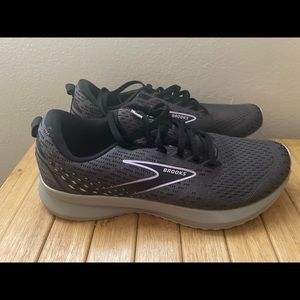 Women’s Brooks Levitate 5 Running Shoes sz 8.5